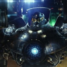 Pacific Rim: uno dei giganteschi robot pilotati dagli umani in una scena del film