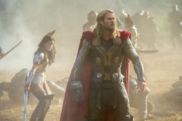 Thor The Dark World Chris Hemsworth Nel Campo Di Battaglia 277293