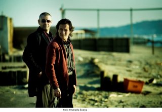 Gomorra - La serie: Massimiliano Rossi e Fortunato Cerlino in una scena
