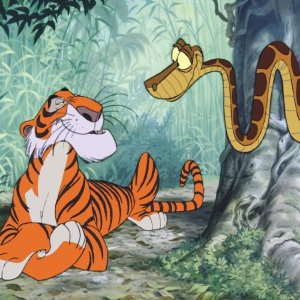 Il libro della giungla: il pitone delle rocce Kaa in una scena insieme alla tigre del bengala Shere Khan