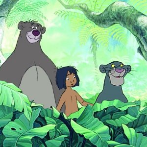 Il libro della giungla: Mowgli con la pantera Bagheera e l'orso Baloo in una scena