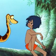 Il libro della giungla: Mowgli insieme al pitone delle rocce Kaa in una scena