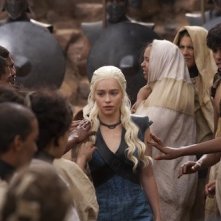 Il trono di spade: Emilia Clarke in una scena dell'episodio Mhysa