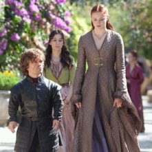 Il trono di spade: Peter Dinklage e Sophie Turner in una scena dell'episodio Mhysa