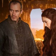 Il trono di spade: Stephen Dillane e Carice van Houten in una scena dell'episodio Mhysa