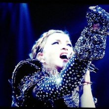 Madonna canta 'I'm addicted' - Live from MDNA tour