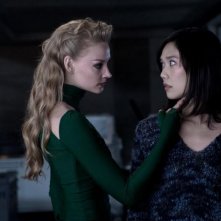Wolverine: L'immortale, Svetlana Khodchenkova insieme a Tao Okamoto in una scena