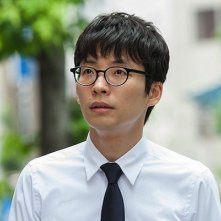 Gen Hoshino è il timido e sfigato Kentaro nella commedia Blindly in Love