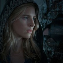 The East: Brit Marling, nei panni di un agente sotto copertura, in una scena del film