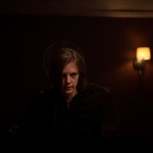 The Last Exorcism 2: la protagonista Ashley Bell in un'inquietante scena del film