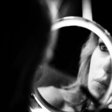 Tulpa: Claudia Gerini in una scena in b/n tratta dal film