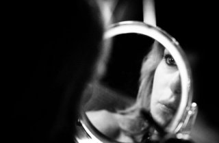 Tulpa: Claudia Gerini in una scena in b/n tratta dal film