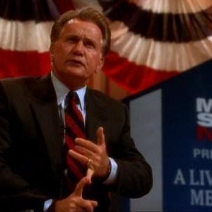 West Wing: Martin Sheen in una scena de L'attentato, finale della prima stagione dello show di Aaron Sorkin