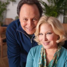 Billy Crystal e Bette Midler in una foto promozionale di Parental Guidance