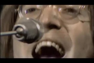 Clip 'Revolution' - U.S.A. contro John Lennon