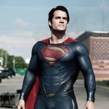 Henry Cavill nei panni di Superman in una scena de L'uomo d'acciaio