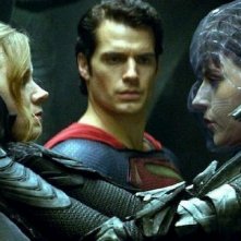 L'uomo d'acciaio: Henry Cavill, Amy Adams e Antje Traue in una sequenza