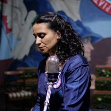 Violeta Went to Heaven: Francisca Gavilán nei panni della cantante e poetessa cilena Violeta Parra in una scena