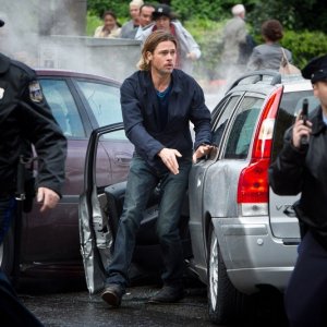 World War Z: Brad Pitt in una scena del film di Marc Forster