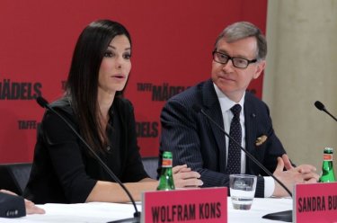 Corpi da reato: Sandra Bullock insieme a Paul Feig durante la conferenza stampa della premiere berlinese del film