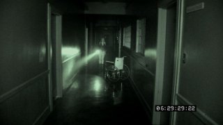 ESP 2: Fenomeni paranormali: riprese di fantasmi in una scena tratta dal film