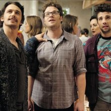 Facciamola finita: James Franco con Jay Baruchel e Seth Rogen in una scena