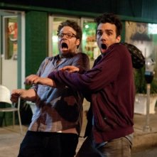 Facciamola finita: Jay Baruchel e Seth Rogen in una scena