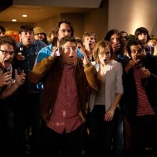 Facciamola finita: Jonah Hill e Seth Rogen terrorizzati davanti ad eventi catastrofici in una scena del film