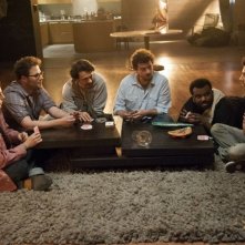 Facciamola finita: mentre l'apocalisse distrugge Los Angeles e i protagonisti giocano a carte