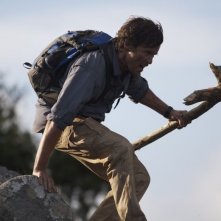 The Lost Dinosaurs: Peter Brooke in una scena del film sui dinosauri ambientato nelle foreste del Congo