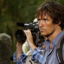 The Lost Dinosaurs: Peter Brooke in una scena nei panni di Charlie Rutherford