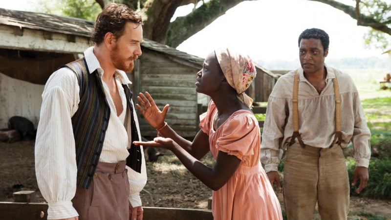 Twelve Years a Slave: Chiwetel Ejiofor con Lupita Nyong'o e Michael Fassbender in una drammatica scena