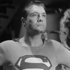Adventures of Superman: George Reeves in una scena della serie
