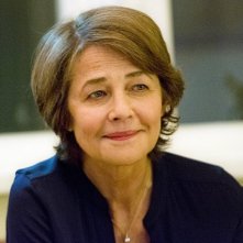 Dexter: Charlotte Rampling in un momento dell'episodio Every Silver Lining