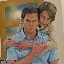 Dexter: Michael C. Hall e Charlotte Rampling in una scena dell'episodio Every Silver Lining