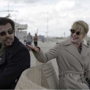 Fanny Ardant in una scena del film Les beaux jours con Laurent Lafitte