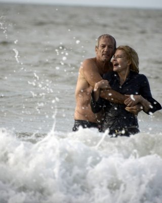 Fanny Ardant in una scena di Les beaux jours accanto a Patrick Chesnais