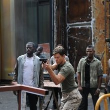 Graceland: Aaron Tveit in una scena del pilot della serie