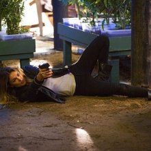 Graceland: Serinda Swan in una scena dell'episodio I'm Yours