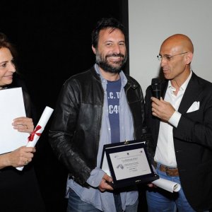 Premio La Pellicola d'Oro 2013 Premio Giovani - Centro Sperimentale di Cinematografia il direttore di produzione Attilio Moro premiato dal Dir. Generale del Centro Marcello Foti. Con loro, Cloris Bros