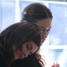 Olga Kurylenko e Romina Mondello in una scena di To the Wonder