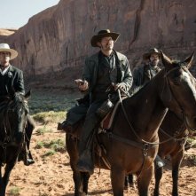 The Lone Ranger: Armie Hammer in una scena a cavallo insieme a James Badge Dale