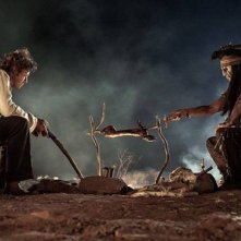 The Lone Ranger: Johnny Depp e Armie Hammer intorno a un falò in una scena del film