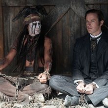 The Lone Ranger: Johnny Depp ed Armie Hammer in una bizzarra scena
