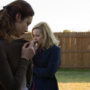 To the wonder: Rachel McAdams e Olga Kurylenko in un teso momento del film