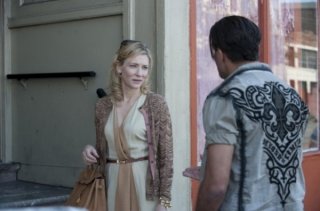 Blue Jasmine: Cate Blanchett discute con Bobby Cannavale sulla porta di casa