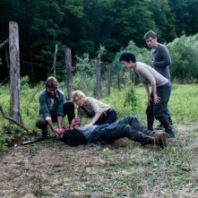 Open Grave: il gruppo di malcapitati protagonisti in una scena del film