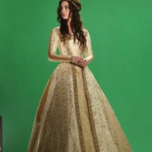 Reign: Adelaide Kane sul set della serie CW