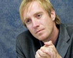 Elementary: Rhys Ifans nel cast della prossima stagione