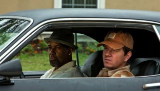 Cani sciolti: Denzel Washington e Mark Wahlberg in una scena